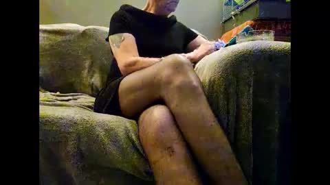 Snapshot of granddave chatting on 12/23/24, 05:00 granddave online show from 12/23/24, 05:00