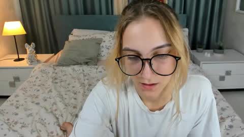 Snapshot of graseflower chatting on 09/26/25, 01:20 Grase online show from 09/26/25, 01:20