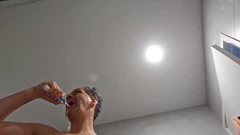 Snapshot of grattitude chatting on 11/12/25, 09:03 grattitude online show from 11/12/25, 09:03