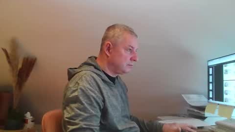Snapshot of grau197077 chatting on 02/05/26, 10:20 grau197077 online show from 02/05/26, 10:20