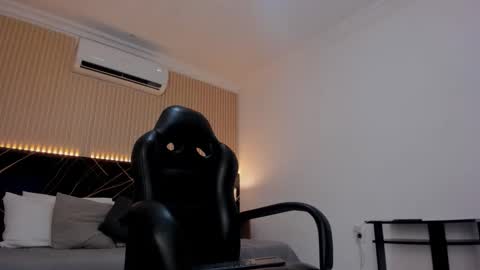 Snapshot of gray_boy chatting on 10/30/25, 02:46 Gray online show from 10/30/25, 02:46