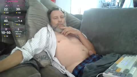 Gray lone wolf online show from 06/01/26, 01:35