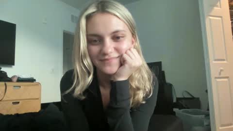 Snapshot of greeneyeddream129 chatting on 12/31/24, 10:12 mila 3 online show from 12/31/24, 10:12