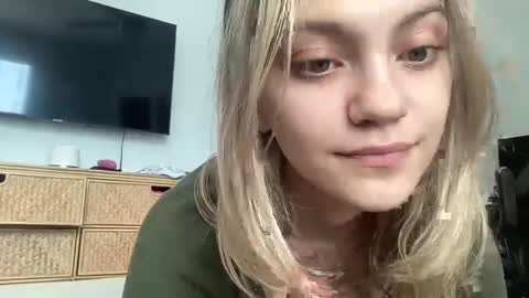 Snapshot of greeneyeddream129 chatting on 02/10/25, 04:58 mila 3 online show from 02/10/25, 04:58