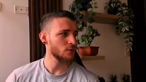 Snapshot of greeneyes_col chatting on 11/23/25, 03:45 Juan online show from 11/23/25, 03:45