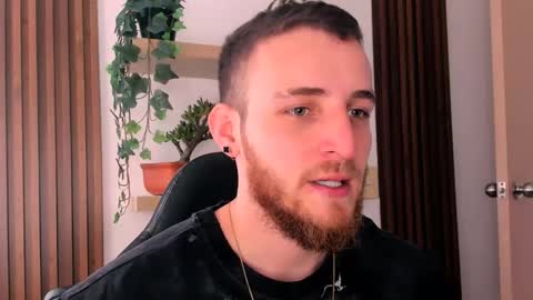 Snapshot of greeneyes_col chatting on 11/28/25, 06:54 Juan online show from 11/28/25, 06:54