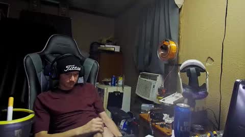 Greenlungs8195 online show from 10/21/25, 02:51