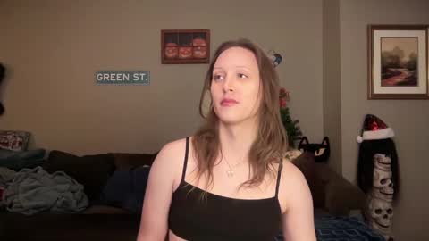 Snapshot of greenxxxqueen chatting on 12/13/24, 09:35 SexQueen Nikki online show from 12/13/24, 09:35