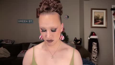 Snapshot of greenxxxqueen chatting on 12/21/24, 07:24 SexQueen Nikki online show from 12/21/24, 07:24