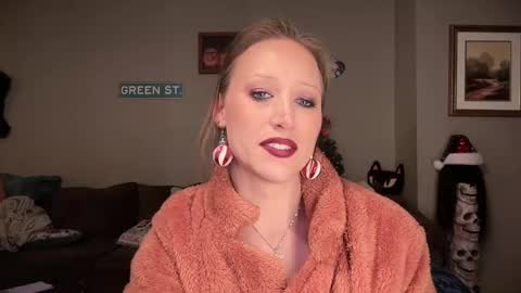 Snapshot of greenxxxqueen chatting on 12/22/24, 10:06 SexQueen Nikki online show from 12/22/24, 10:06