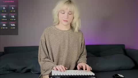 Snapshot of gregory_byyrd chatting on 11/13/25, 10:08 Greg-independent model online show from 11/13/25, 10:08