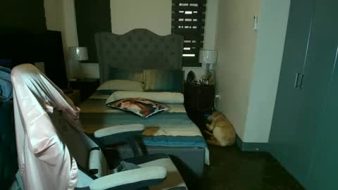 greta_v online show from 10/05/25, 02:21