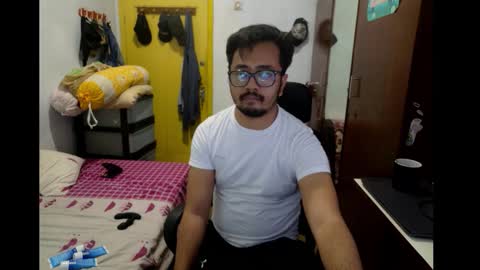 Snapshot of greybondage93 chatting on 12/17/25, 04:57 Grey Hardy Slave online show from 12/17/25, 04:57