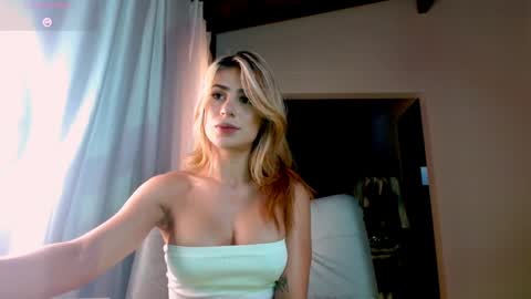 Snapshot of greyslopez chatting on 01/04/25, 10:45 Greyslopez online show from 01/04/25, 10:45