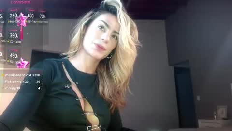 Snapshot of greyslopez chatting on 02/12/25, 12:27 Greyslopez online show from 02/12/25, 12:27