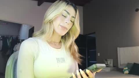 Snapshot of greyslopez chatting on 03/10/25, 09:29 Greyslopez online show from 03/10/25, 09:29