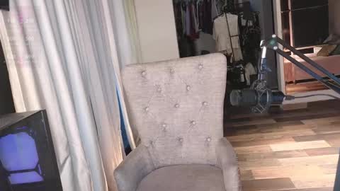 Snapshot of greyslopez chatting on 10/24/25, 08:38 Greyslopez online show from 10/24/25, 08:38