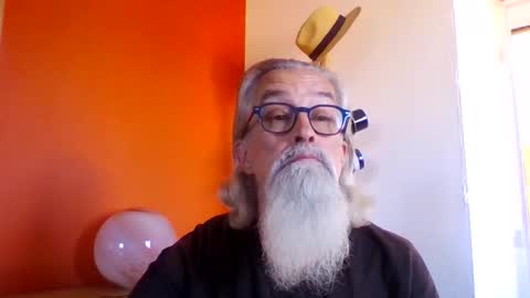 Snapshot of grybear60 chatting on 10/05/25, 12:03 Grybear online show from 10/05/25, 12:03