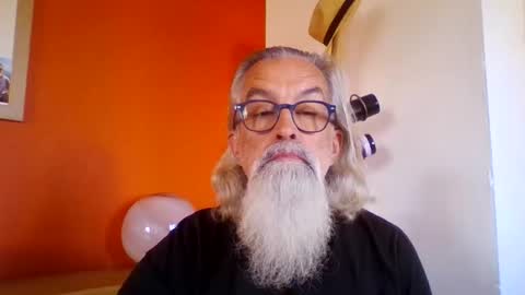 Snapshot of grybear60 chatting on 10/17/25, 09:23 Grybear online show from 10/17/25, 09:23