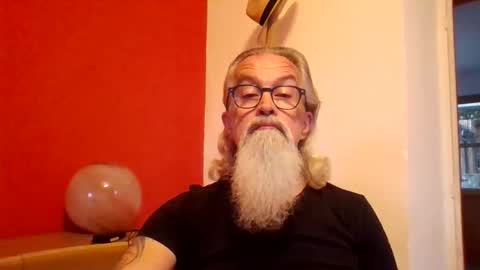 Snapshot of grybear60 chatting on 10/21/25, 06:58 Grybear online show from 10/21/25, 06:58