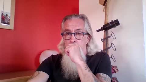 Snapshot of grybear60 chatting on 11/03/25, 08:37 Grybear online show from 11/03/25, 08:37