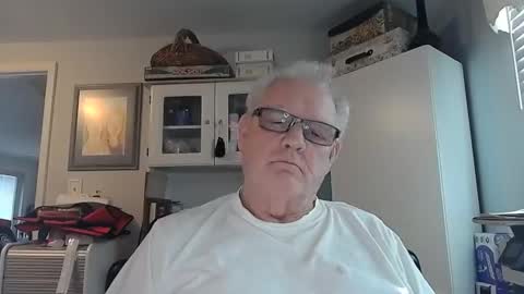 Snapshot of gspotlover1 chatting on 02/09/26, 03:38 Horny Daddy online show from 02/09/26, 03:38