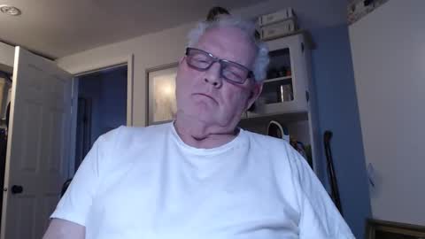 Snapshot of gspotlover1 chatting on 04/11/26, 12:20 Horny Daddy online show from 04/11/26, 12:20
