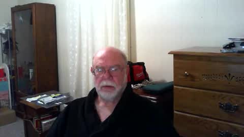 Snapshot of gtnolder60 chatting on 12/19/25, 12:01 Gary online show from 12/19/25, 12:01