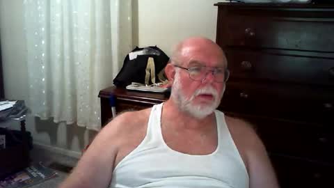 Snapshot of gtnolder60 chatting on 04/18/26, 12:58 Gary online show from 04/18/26, 12:58