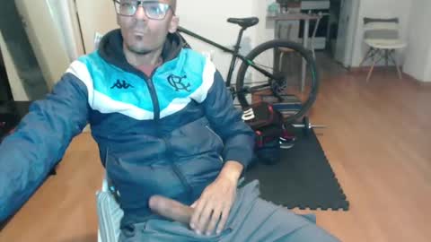 Snapshot of guachin_new chatting on 10/26/25, 11:27 guachin_new online show from 10/26/25, 11:27