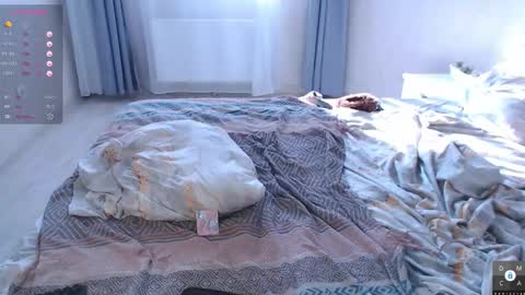 Snapshot of guantanamera_ chatting on 09/17/25, 06:15 Eva online show from 09/17/25, 06:15