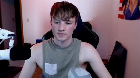 Snapshot of gucciboi4 chatting on 02/08/25, 03:52 gucciboi4 online show from 02/08/25, 03:52