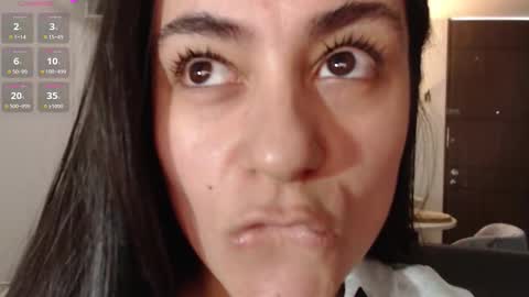 Snapshot of guccipussy1 chatting on 10/20/25, 06:52 Elena online show from 10/20/25, 06:52