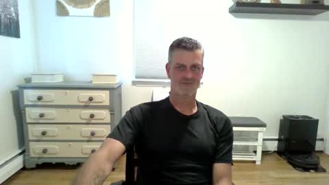 gudguy2025 online show from 06/04/26, 04:24