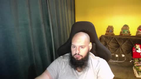 Snapshot of guessswho24 chatting on 11/08/25, 04:18 Ayan online show from 11/08/25, 04:18