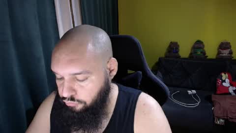 Snapshot of guessswho24 chatting on 11/21/25, 07:12 Ayan online show from 11/21/25, 07:12