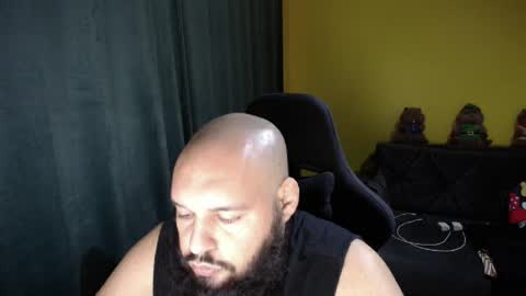 Snapshot of guessswho24 chatting on 11/29/25, 02:25 Ayan online show from 11/29/25, 02:25