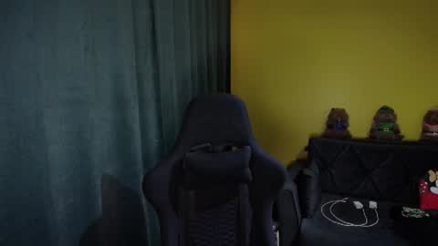 Snapshot of guessswho24 chatting on 12/03/25, 01:02 Ayan online show from 12/03/25, 01:02