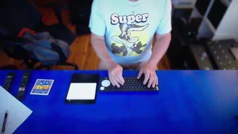 Snapshot of guesswhatigot2 chatting on 11/12/25, 08:04 guesswhatigot2 online show from 11/12/25, 08:04