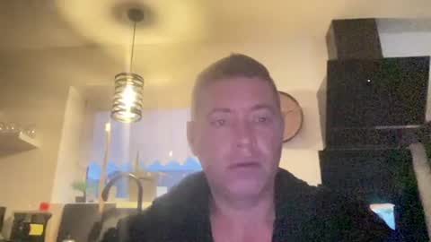 Snapshot of guil0 chatting on 09/18/25, 09:11 guil0 online show from 09/18/25, 09:11