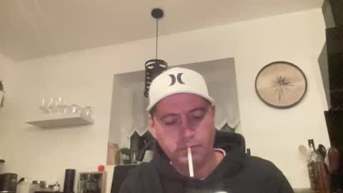 Snapshot of guil0 chatting on 09/21/25, 05:31 guil0 online show from 09/21/25, 05:31