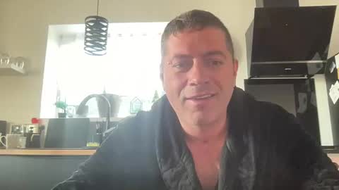 Snapshot of guil0 chatting on 09/22/25, 10:17 guil0 online show from 09/22/25, 10:17