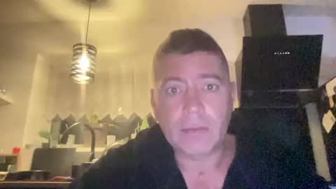 Snapshot of guil0 chatting on 09/27/25, 07:13 guil0 online show from 09/27/25, 07:13