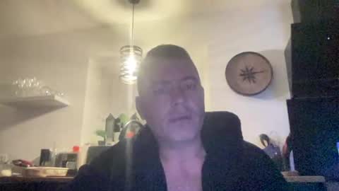 Snapshot of guil0 chatting on 09/30/25, 07:13 guil0 online show from 09/30/25, 07:13