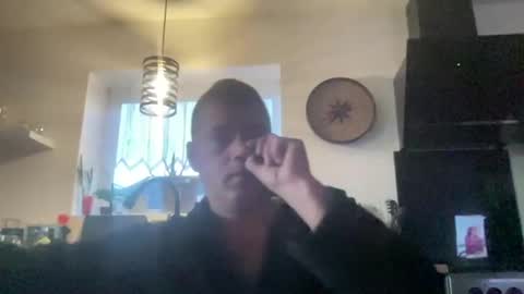 Snapshot of guil0 chatting on 10/05/25, 09:40 guil0 online show from 10/05/25, 09:40