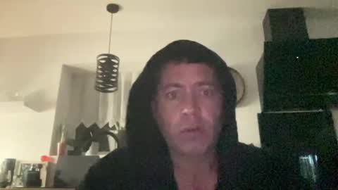 Snapshot of guil0 chatting on 10/08/25, 06:55 guil0 online show from 10/08/25, 06:55