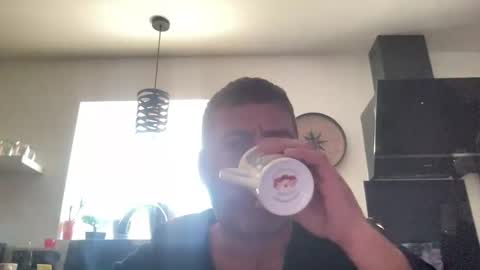 Snapshot of guil0 chatting on 10/11/25, 10:25 guil0 online show from 10/11/25, 10:25