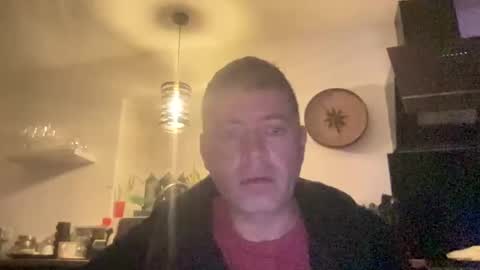 Snapshot of guil0 chatting on 10/16/25, 07:53 guil0 online show from 10/16/25, 07:53