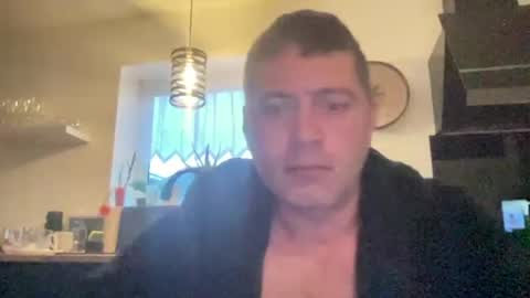 Snapshot of guil0 chatting on 10/25/25, 10:34 guil0 online show from 10/25/25, 10:34