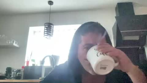 Snapshot of guil0 chatting on 10/27/25, 11:14 guil0 online show from 10/27/25, 11:14